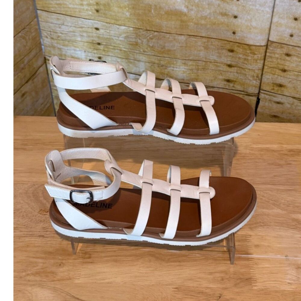 MADELINE WHITE FAUX LEATHER ROUND TOE SANDALS SZ. 8.5 - Picture 3 of 6